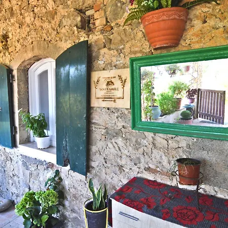 τhe οld Watermill Manor