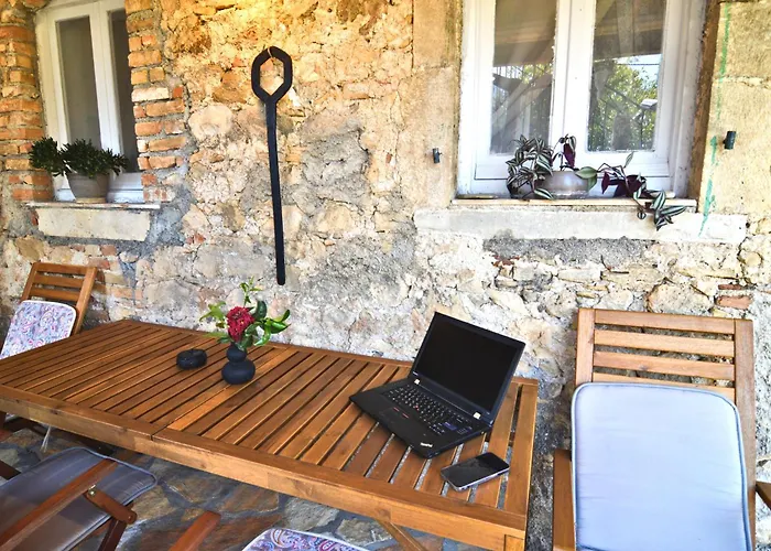 τhe οld Watermill Manor Apartment