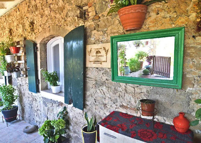 τhe οld Watermill Manor