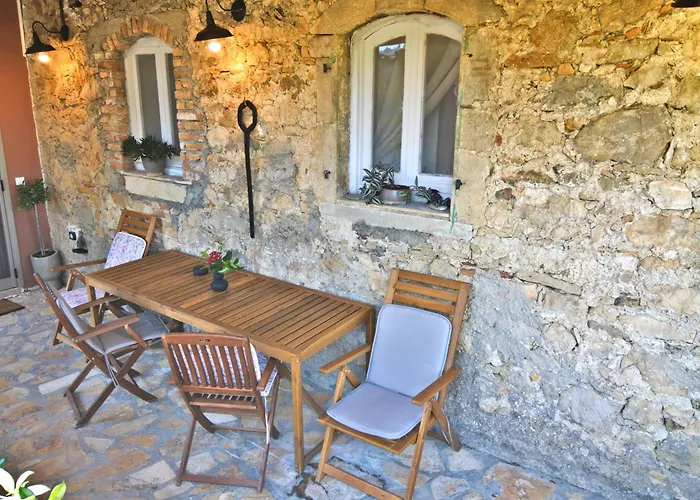 τhe οld Watermill Manor