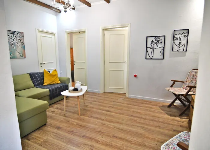 τhe οld Watermill Manor Apartment *
