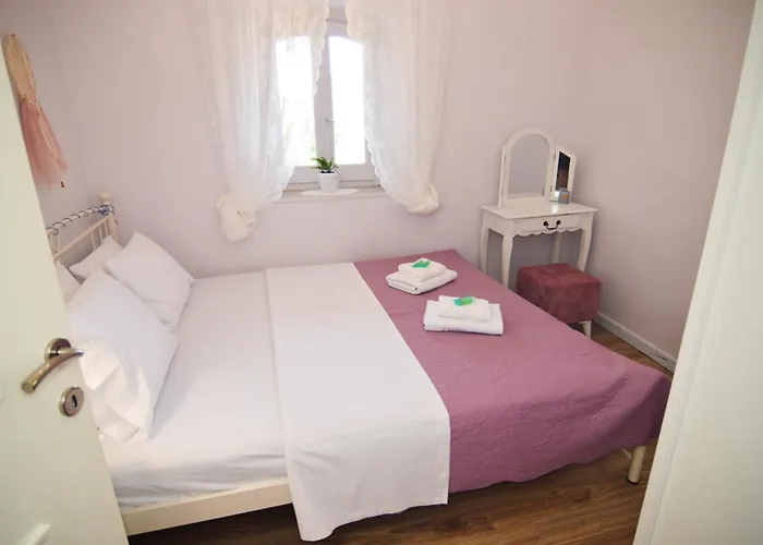 τhe οld Watermill Manor